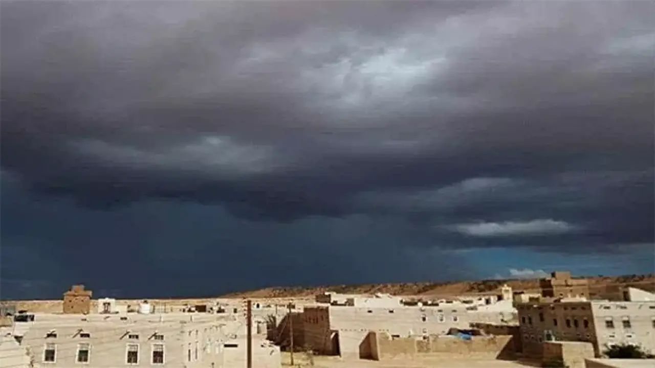 تحذير من عواصف رعدية وسيول محتملة تضع الأرصاد في حالة استنفار وسطه ترقب عام